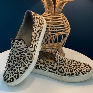 Women’s ROTHY’S Camo Cat The Sneaker size 10.5